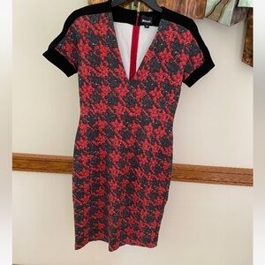 $395 Just Cavalli Women's Red Short Sleeve Berry Sheath Dress Size IT 46/US 10